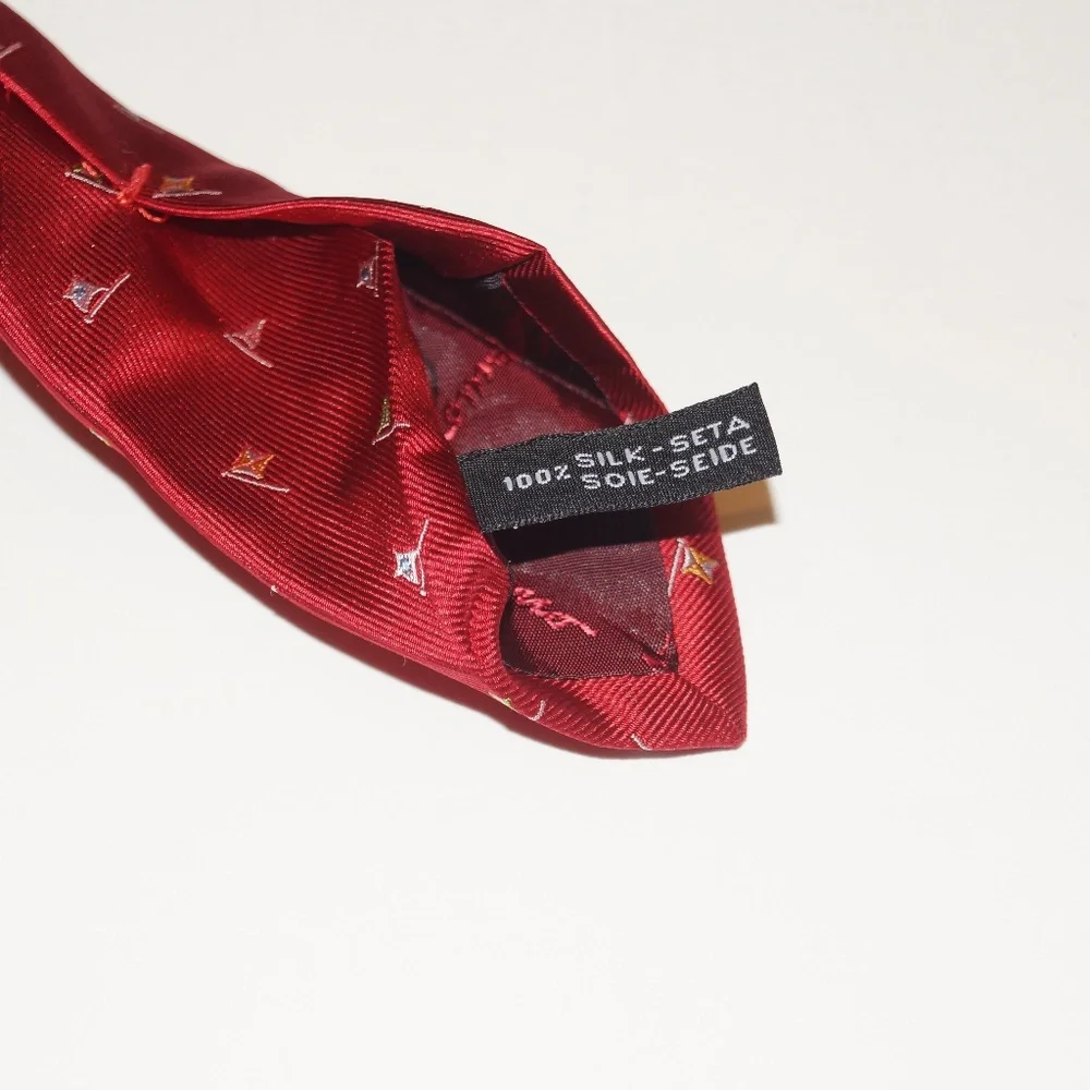 Men's SALVATORE FERRAGAMO classic silk neck tie.